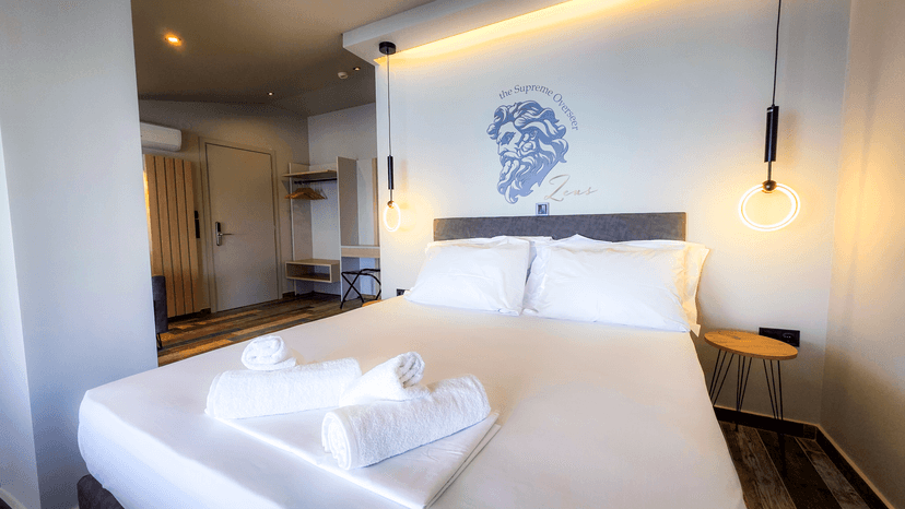 Zeus - Luxury Room